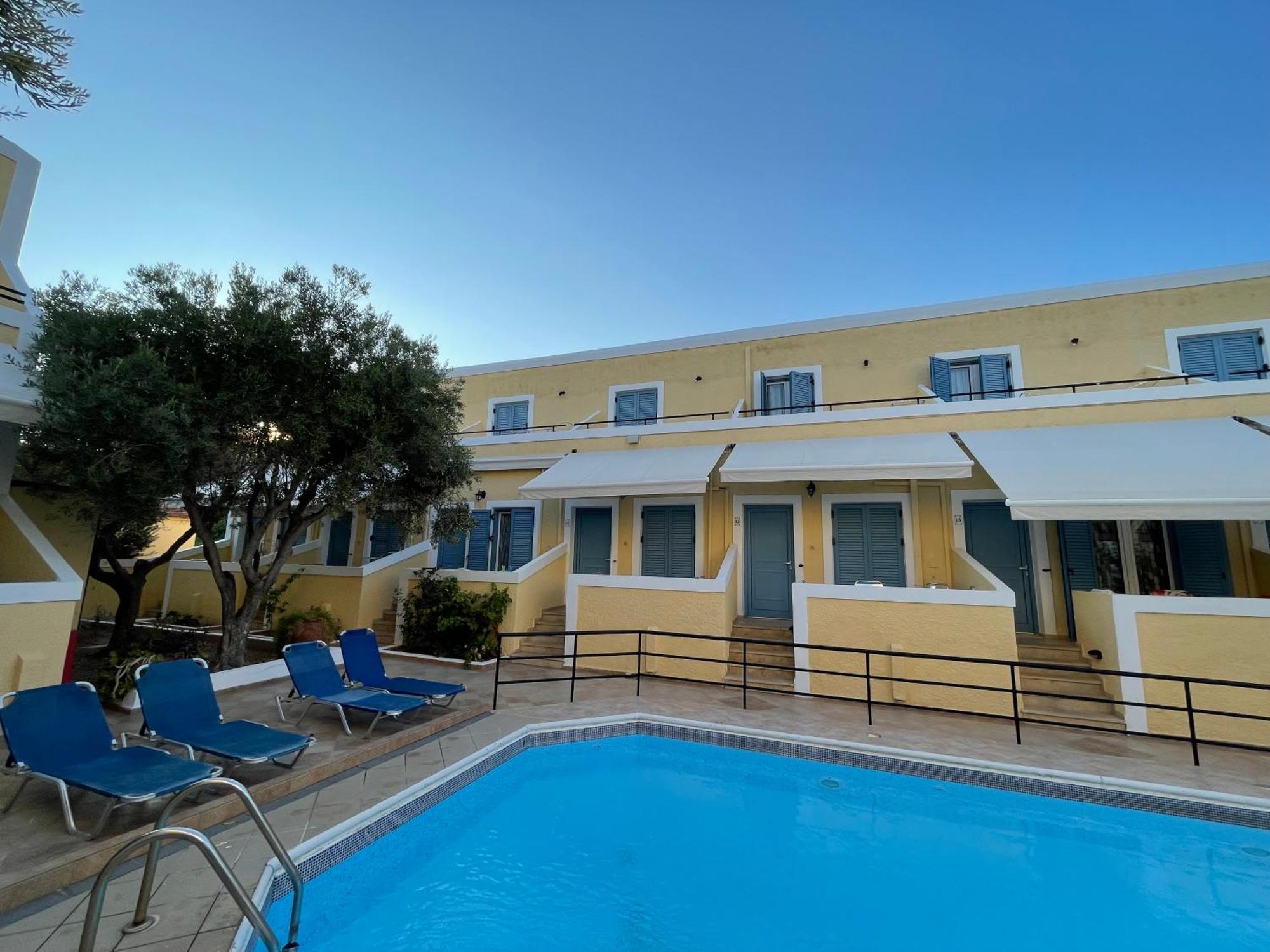 Esperides Maisonettes Agia Marina  Экстерьер фото