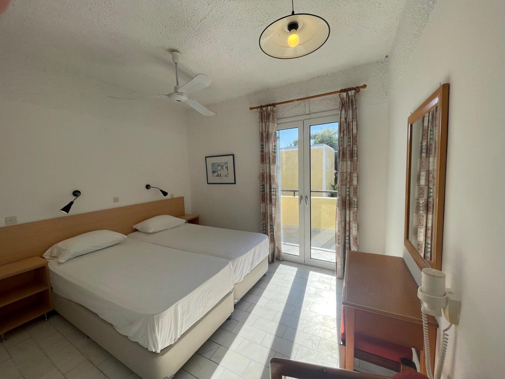 Esperides Maisonettes Agia Marina  Экстерьер фото